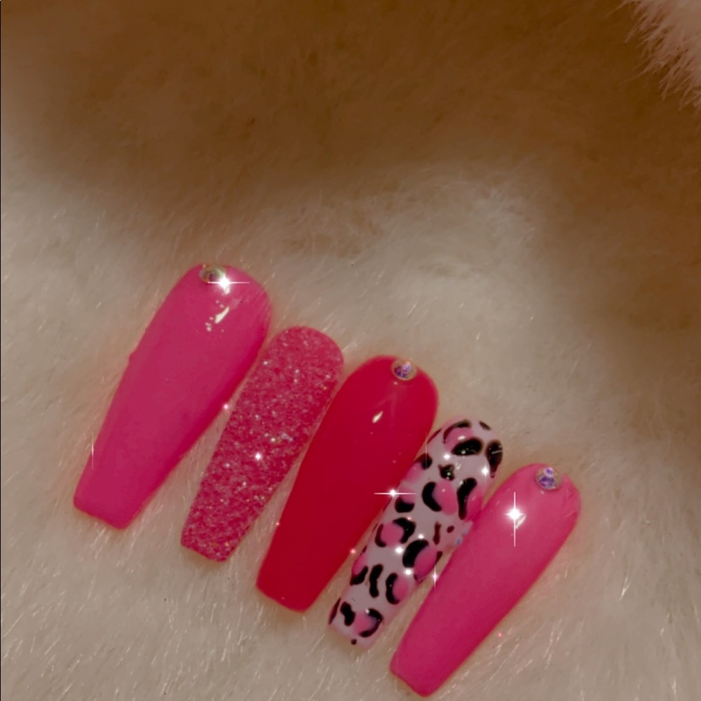 Press on nails
